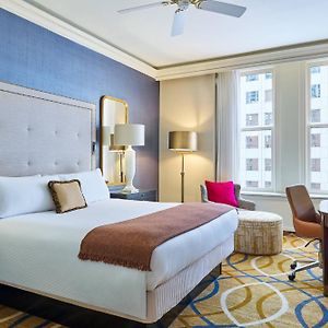 Signature Guest room 1 King Bed